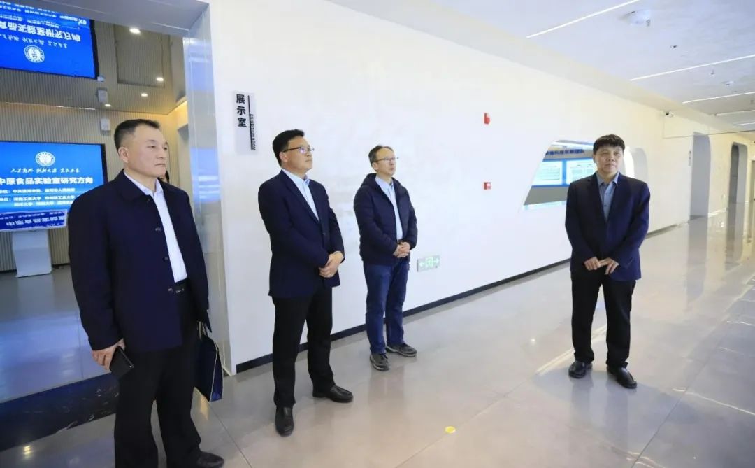 花花牛乳業(yè)集團黨委書記、董事長唐洪峰一行赴中原食品實驗室同中國工程院院士、中原食品實驗室主任任發(fā)政座談交流