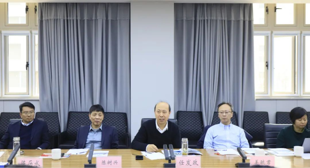 花花牛乳業(yè)集團黨委書記、董事長唐洪峰一行赴中原食品實驗室同中國工程院院士、中原食品實驗室主任任發(fā)政座談交流