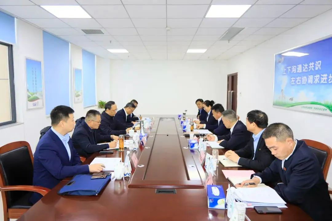 省政府國資委黨委書記、主任李濤一行到花花牛乳業(yè)集團(tuán)調(diào)研