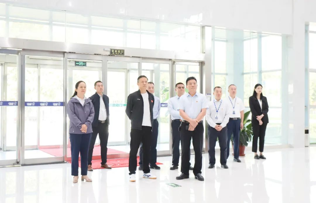 快樂過“雙節(jié)”，安全不放假｜河南農(nóng)投集團(tuán)黨委書記、董事長(zhǎng)李曉寰一行蒞臨花花牛乳業(yè)集團(tuán)開展“雙節(jié)”安全生產(chǎn)大檢查活動(dòng)并慰問一線職工、