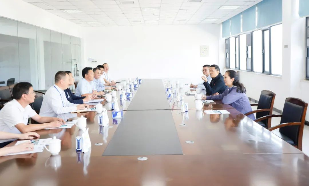 快樂過“雙節(jié)”，安全不放假｜河南農(nóng)投集團(tuán)黨委書記、董事長(zhǎng)李曉寰一行蒞臨花花牛乳業(yè)集團(tuán)開展“雙節(jié)”安全生產(chǎn)大檢查活動(dòng)并慰問一線職工、