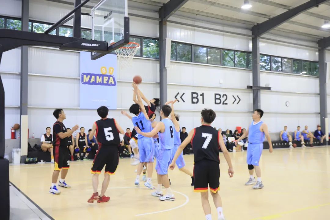 花花牛丨奪冠，奪冠，奪冠！?。∮霉谲姙橹袊?guó)健兒喝彩?。?！