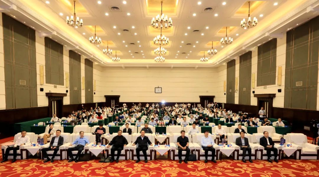 喜報(bào)|花花牛乳業(yè)集團(tuán)摘得兩項(xiàng)殊榮 喜報(bào)|花花牛乳業(yè)集團(tuán)摘得兩項(xiàng)殊榮