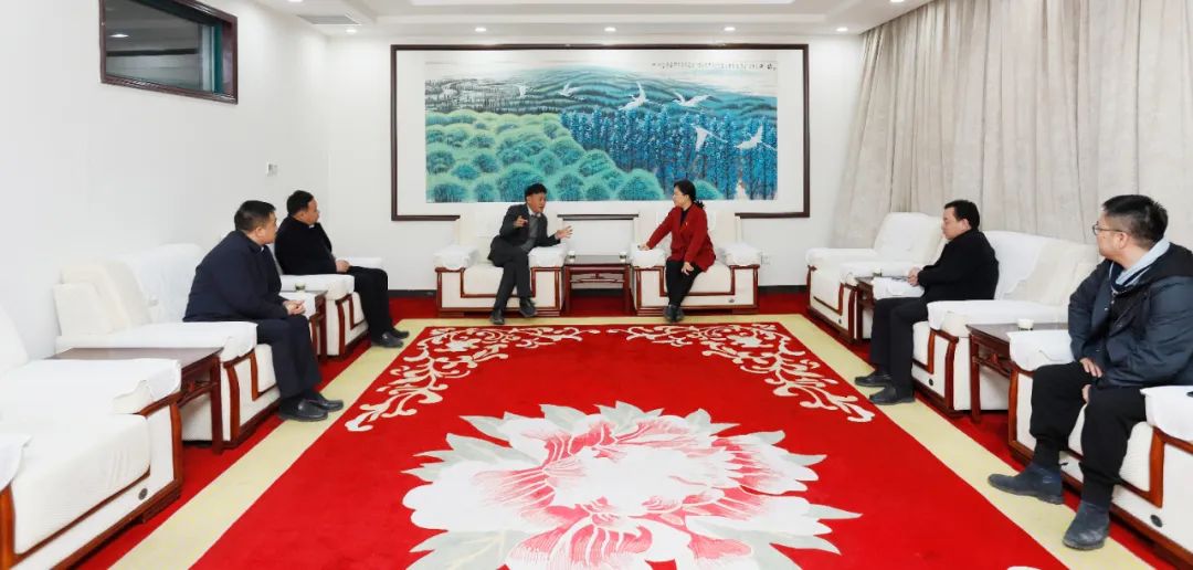 發(fā)揮產(chǎn)業(yè)優(yōu)勢 助力鄉(xiāng)村振興 | 民權(quán)縣委副書記、縣長王靜嫻會見關(guān)曉彥董事長一行