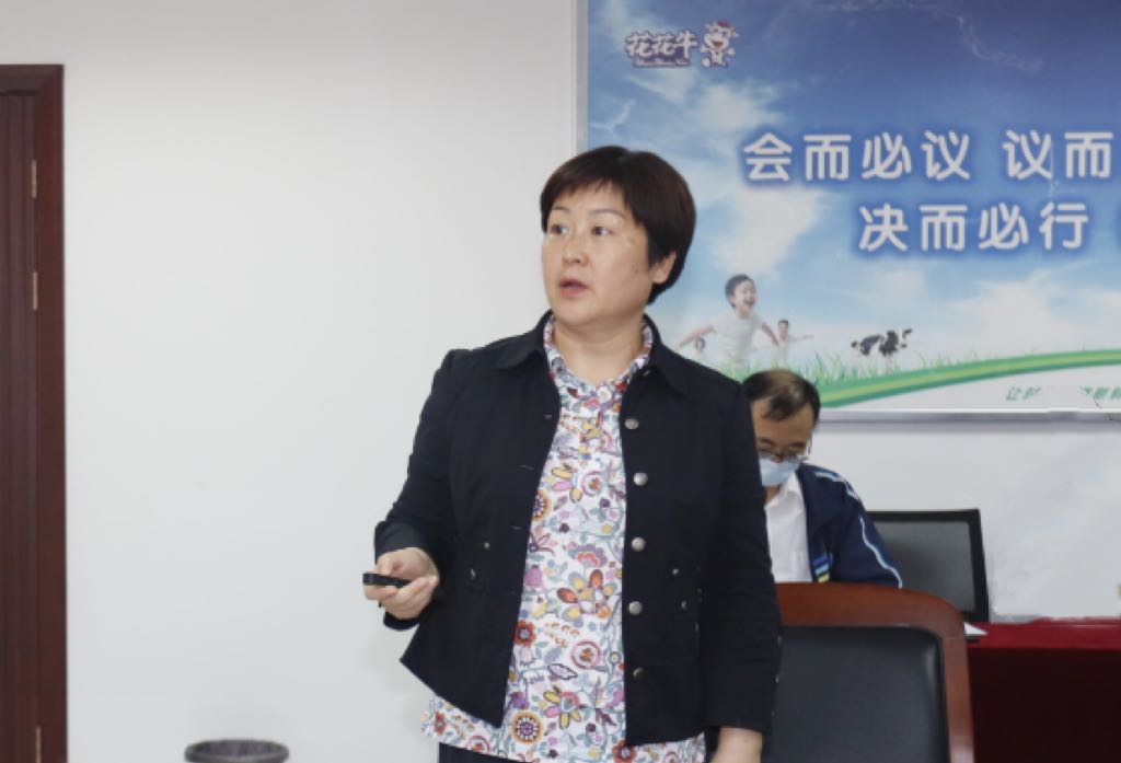 繼往開(kāi)來(lái) · 再創(chuàng)輝煌 | 花花牛乳業(yè)集團(tuán)召開(kāi)9月?tīng)I(yíng)銷(xiāo)、養(yǎng)殖及飼料月度經(jīng)營(yíng)工作會(huì)議