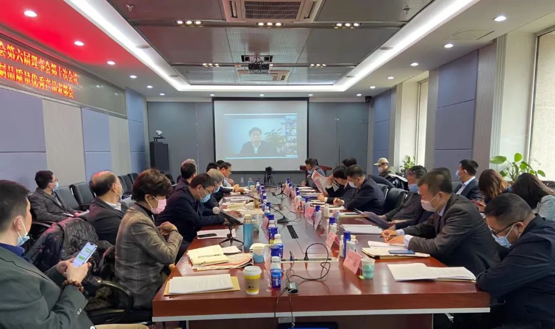 榮膺乳業(yè)三大金獎，花花牛以產(chǎn)業(yè)融合發(fā)展推進奶業(yè)高質(zhì)量發(fā)展