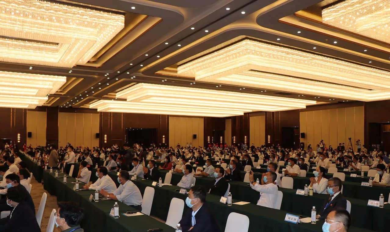 喜報 | 花花牛輕覺酸奶榮獲第二十四屆中國農產品加工業(yè)投資貿易洽談會金質產品獎 喜報 | 花花牛輕覺酸奶榮獲第二十四屆中國農產品加工業(yè)投資貿易洽談會金質產品獎