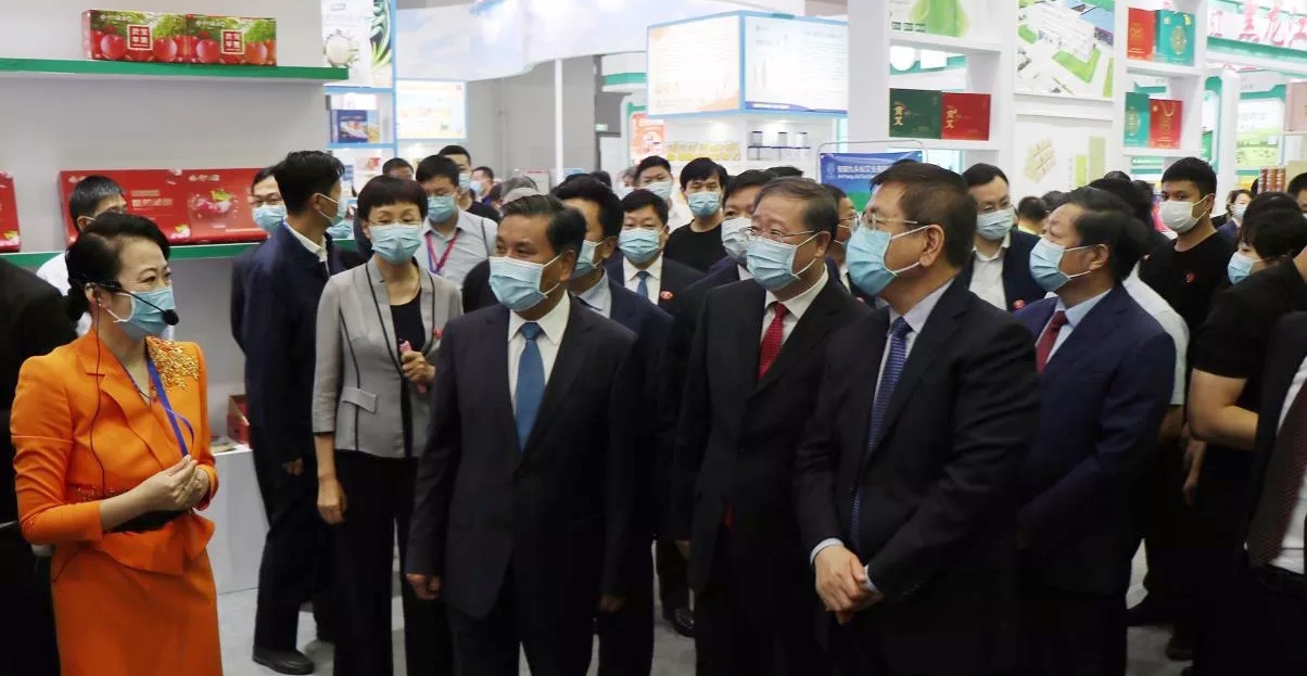 喜報 | 花花牛輕覺酸奶榮獲第二十四屆中國農產品加工業(yè)投資貿易洽談會金質產品獎 喜報 | 花花牛輕覺酸奶榮獲第二十四屆中國農產品加工業(yè)投資貿易洽談會金質產品獎