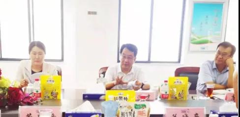 河南省高級人民法院院長胡道才一行蒞臨花花牛乳業(yè)集團開展“萬人助萬企”活動 助力企業(yè)發(fā)展 河南省高級人民法院院長胡道才一行蒞臨花花牛乳業(yè)集團開展“萬人助萬企”活動 助力企業(yè)發(fā)展