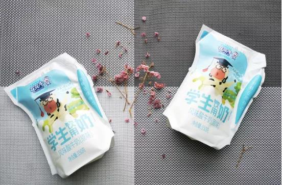 花花牛首款愛克林低溫學(xué)生飲用酸牛奶上市啦！??！