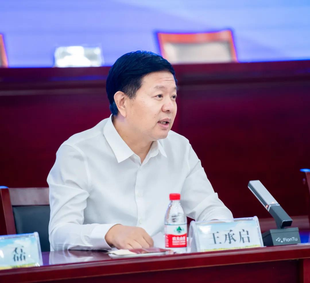 花花牛| 蘭考縣人民政府與蒙牛、花花牛達(dá)成戰(zhàn)略合作 助力河南奶業(yè)高質(zhì)量發(fā)展