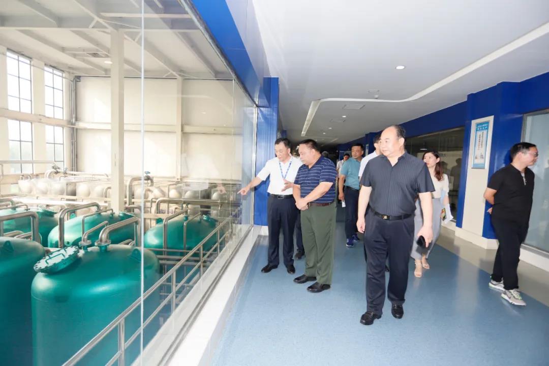 快訊 | 河南省人民政府食品安全委員會辦公室第三批食品安全示范區(qū)驗收組領(lǐng)導(dǎo)蒞臨花花牛乳業(yè)集團(tuán)驗收食品安全示范區(qū)建設(shè)情況 快訊 | 河南省人民政府食品安全委員會辦公室第三批食品安全示范區(qū)驗收組領(lǐng)導(dǎo)蒞臨花花牛乳業(yè)集團(tuán)驗收食品安全示范區(qū)建設(shè)情況