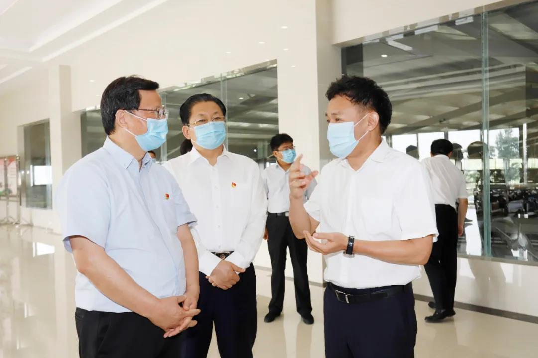 快訊 | 河南省委常委、省紀(jì)委書記、省監(jiān)委主任任正曉蒞臨花花牛乳業(yè)集團(tuán)新蔡瑞亞牧場(chǎng)調(diào)研