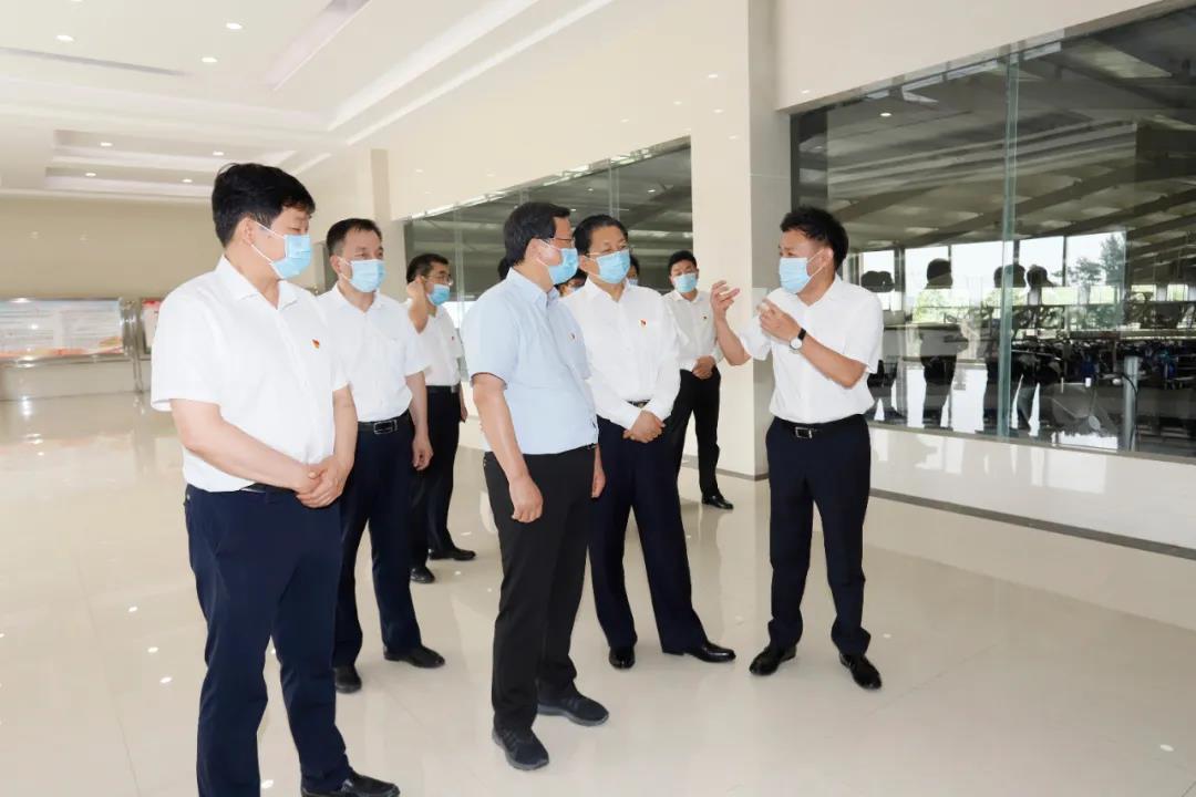 快訊 | 河南省委常委、省紀(jì)委書記、省監(jiān)委主任任正曉蒞臨花花牛乳業(yè)集團(tuán)新蔡瑞亞牧場(chǎng)調(diào)研