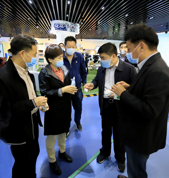 鄭州市人大副主任孫黎、市政府副市長(zhǎng)李喜安一行 蒞臨花花牛開(kāi)展“三送一強(qiáng)”活動(dòng)