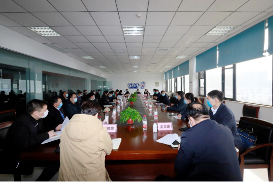 省委統(tǒng)戰(zhàn)部副部長張紅林一行蒞臨花花牛乳業(yè)集團 調(diào)研復(fù)工復(fù)產(chǎn)暨二七區(qū)民營經(jīng)濟發(fā)展工作座談會 省委統(tǒng)戰(zhàn)部副部長張紅林一行蒞臨花花牛乳業(yè)集團 調(diào)研復(fù)工復(fù)產(chǎn)暨二七區(qū)民營經(jīng)濟發(fā)展工作座談會