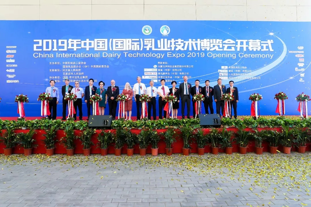 中國乳制品工業(yè)協(xié)會(huì)第二十五次年會(huì)召開！花花牛總裁董碩峰獲“振興乳業(yè)領(lǐng)軍人”榮譽(yù)稱號(hào)