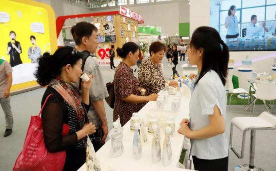 致敬祖國70華誕 |花花牛亮相第十屆中國奶業(yè)大會