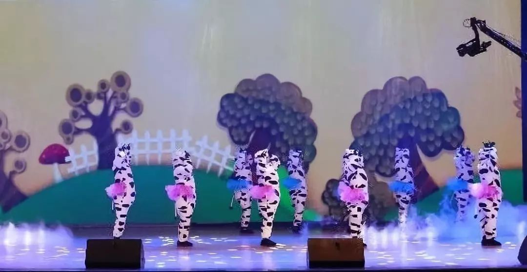 “贏在2019”，花花牛乳業(yè)集團(tuán)2019年新春晚會(huì)盛大開(kāi)幕