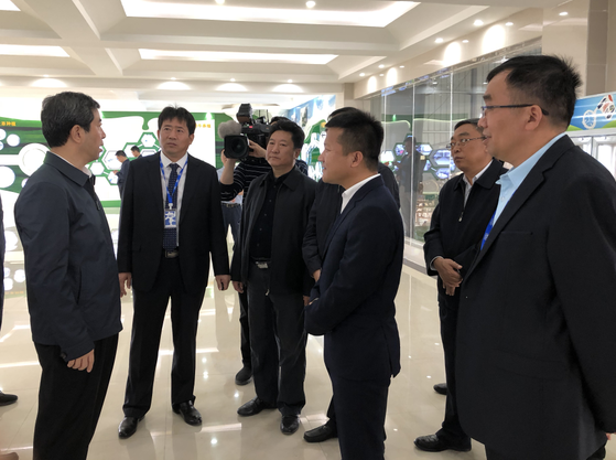 河南省委副書(shū)記、省長(zhǎng)陳潤(rùn)兒一行蒞臨 花花牛集團(tuán)魯山瑞亞牧業(yè)有限公司視察調(diào)研