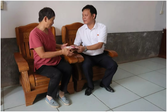 秋種化肥進農(nóng)戶 精準(zhǔn)扶貧及時雨 | 花花牛集團精準(zhǔn)扶貧在行動 秋種化肥進農(nóng)戶 精準(zhǔn)扶貧及時雨 | 花花牛集團精準(zhǔn)扶貧在行動