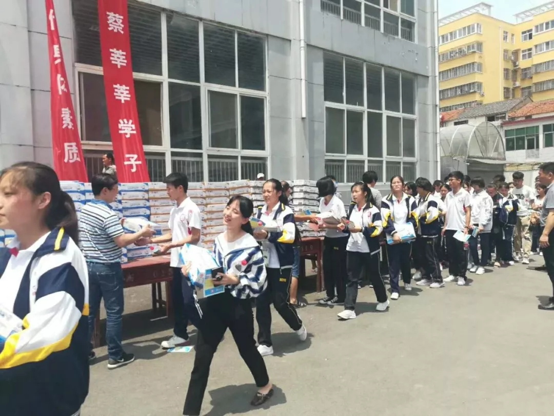 花花牛|捐助教育100萬(wàn)元！做公益，我們是認(rèn)真的！