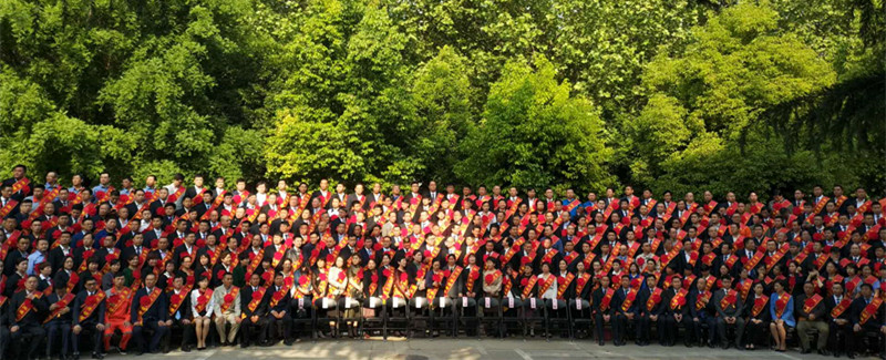 河南花花牛乳業(yè)集團(tuán)股份有限公司阮曉琦、王曉龍榮獲“鄭州市勞動模范”榮譽(yù)稱號