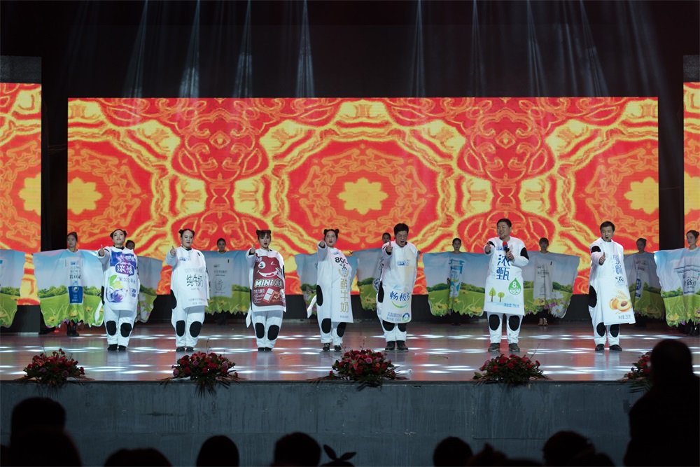 “不忘初心、聚力前行” 花花牛集團2018迎新春聯(lián)歡會隆重舉行