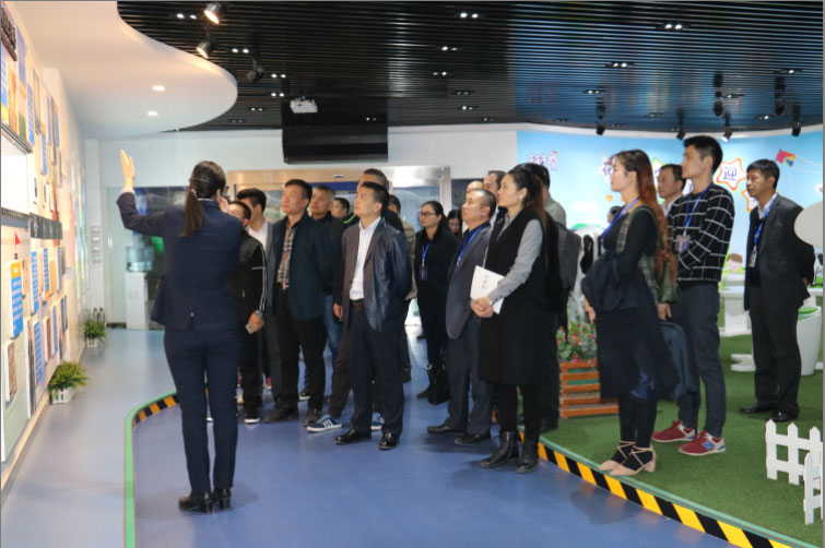 商界領(lǐng)袖俱樂部精英參訪花花牛！