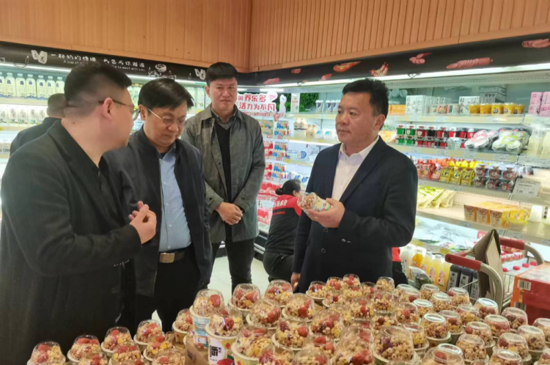 走訪調(diào)研拓市場 凝心聚力謀發(fā)展--花花牛乳業(yè)集團(tuán)黨委書記、董事長唐洪峰一行走訪銷售終端