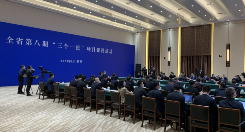 河南舉行全省第八期“三個(gè)一批”項(xiàng)目建設(shè)活動：花花牛智能科技產(chǎn)業(yè)園項(xiàng)目在鄭州分會場簽約