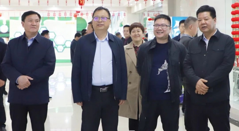 花花牛丨駐馬店市遂平縣政協(xié)黨組書記、主席張衛(wèi)東一行蒞臨花花牛魯山瑞亞牧場參觀