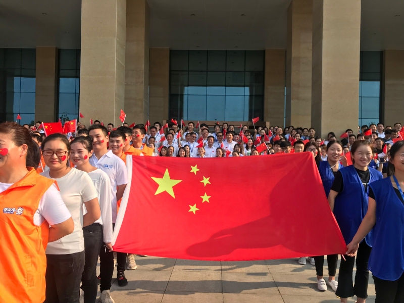 花花牛 唱紅歌 祝福我的國(guó)！?。? />
			</div>
		<div   id=