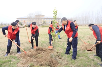 河南花花牛乳業(yè)集團(tuán)開(kāi)展“綠色發(fā)展踐初心 植樹(shù)護(hù)綠先鋒行”植樹(shù)活動(dòng)